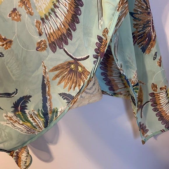 Umgee Boho Feather Floral Print withh Animal Printint Crochet Lace Back Kimono - Picture 6 of 12